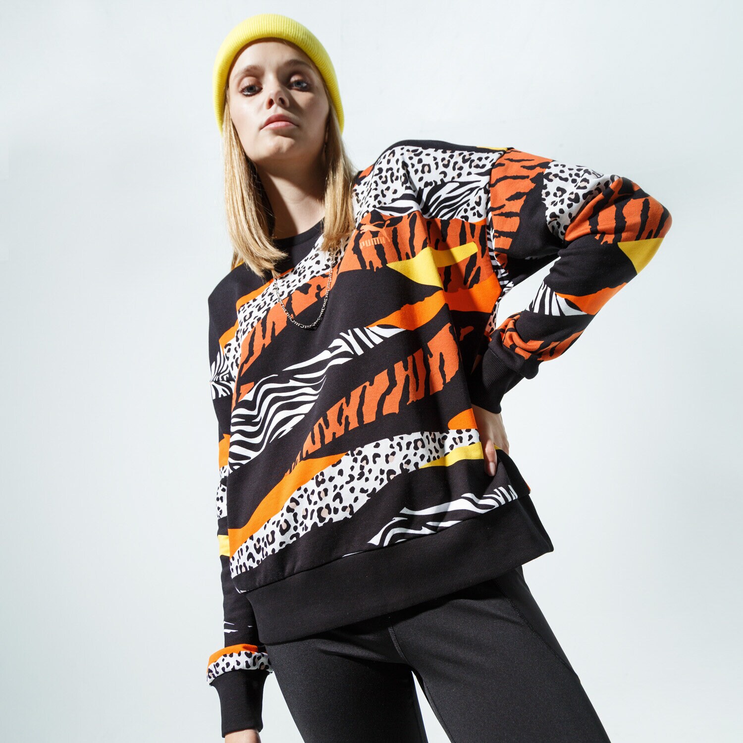 Femei bluză PUMA BLUZĂ CLASSICS GRAPHICS AOP CREW SWEAT 59772888 Mulicolor