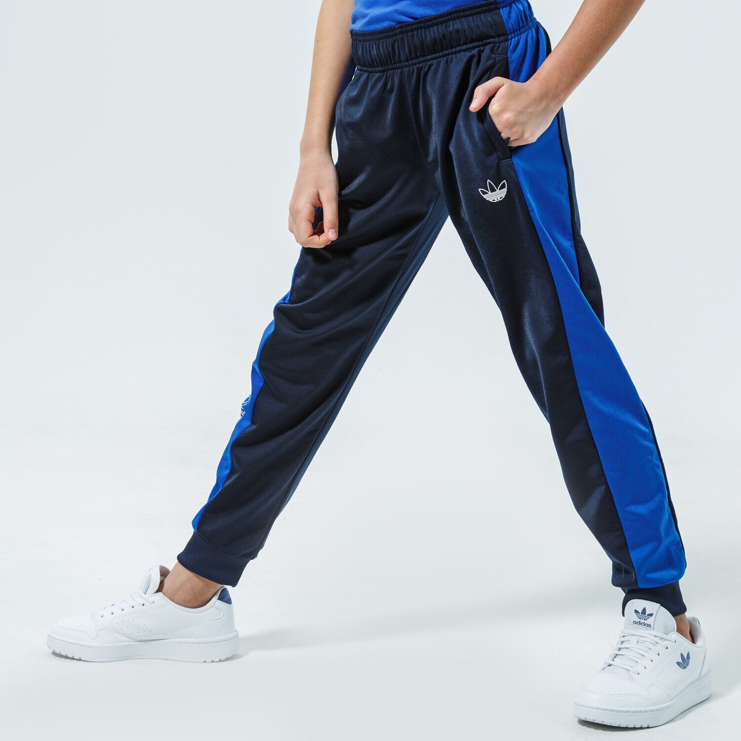 Pantaloni pentru copii ADIDAS PANTALONI  TRACK PANT MM GN2416 Bleumarin