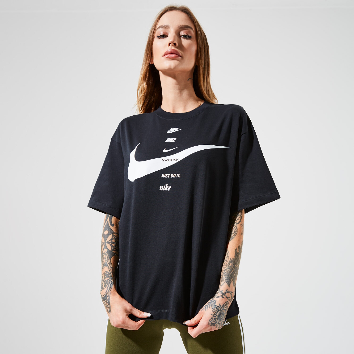 Femei tricou NIKE TRICOU W NSW SWSH TOP SS CU5682-010 Negru