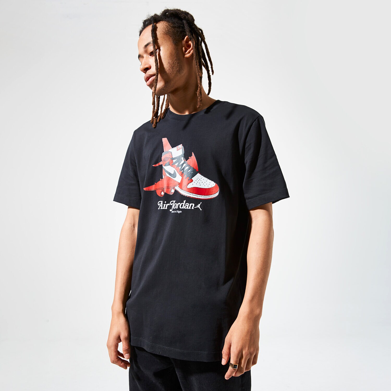 Bărbați tricou JORDAN TRICOU M J BUSTIERĂND GRAPHIC SS CREW CN3596-010 Negru