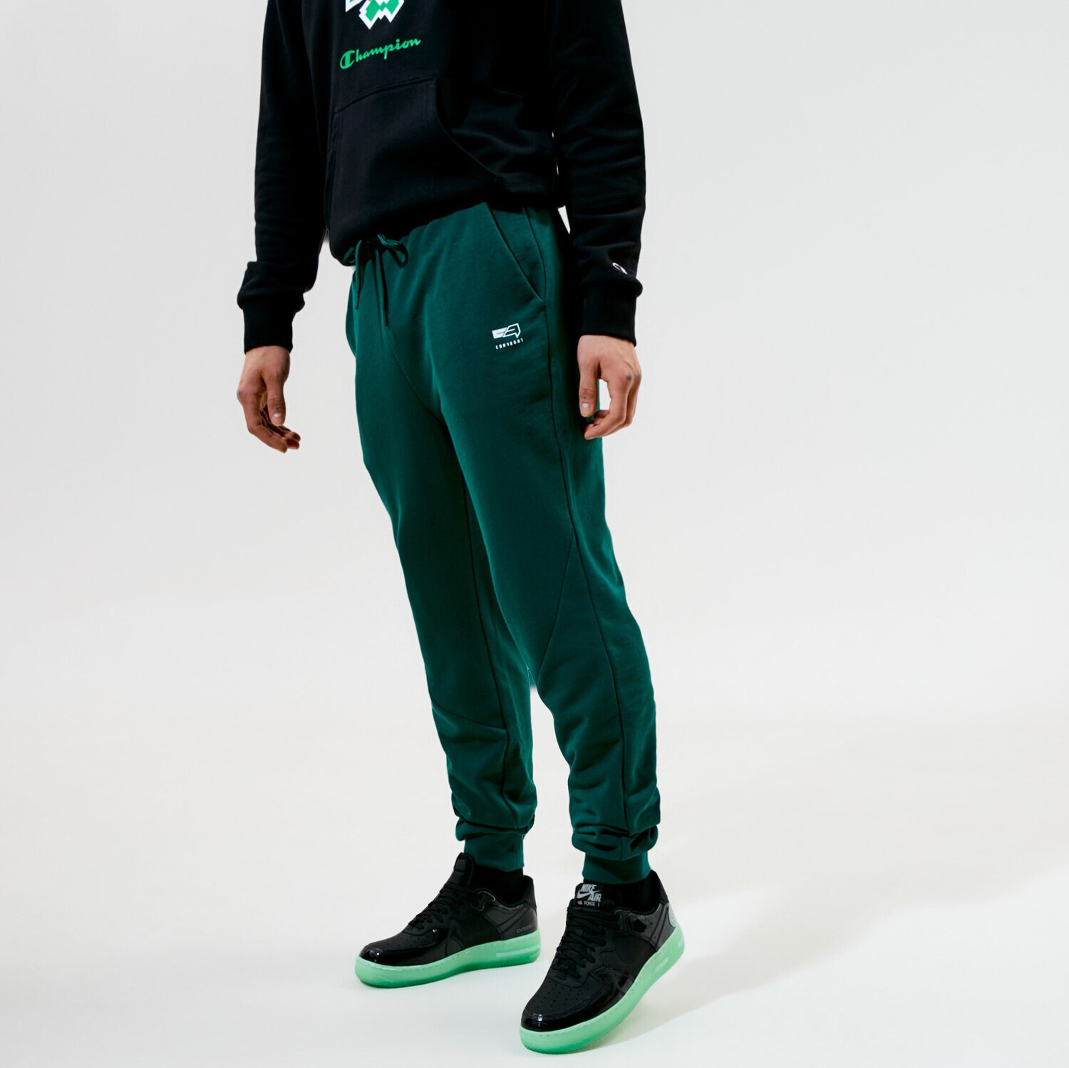 Bărbați pantaloni CONFRONT PANTALONI  ESSENTIAL PANTS CF320SPM30002 Verde