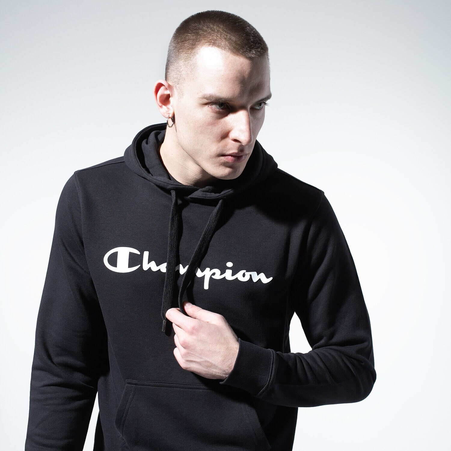 Bărbați bluză CHAMPION BLUZĂ CU GLUGĂ BASIC HOODY KANGAROO 215494KK001 Negru