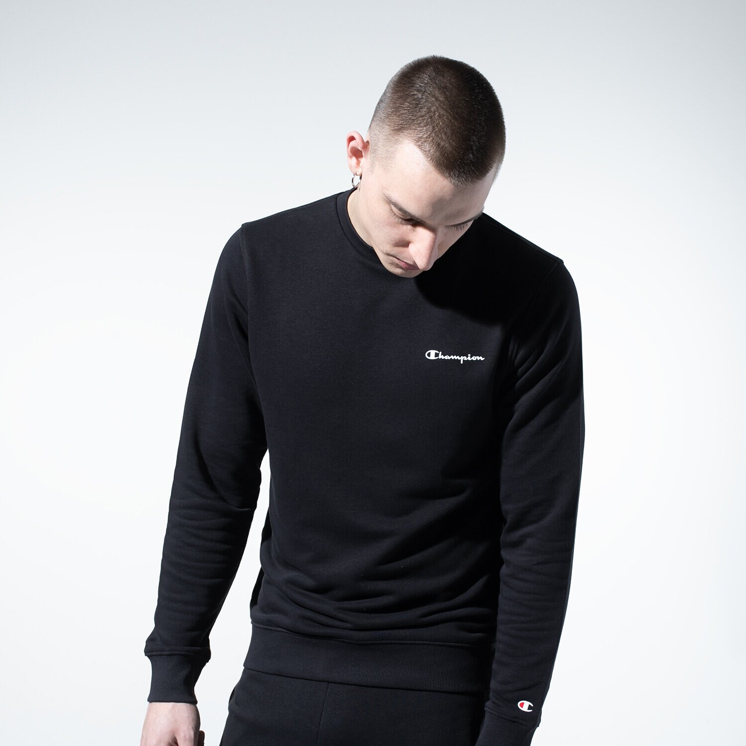 Bărbați bluză CHAMPION BLUZĂ BASIC CREWNECK 215493KK001 Negru