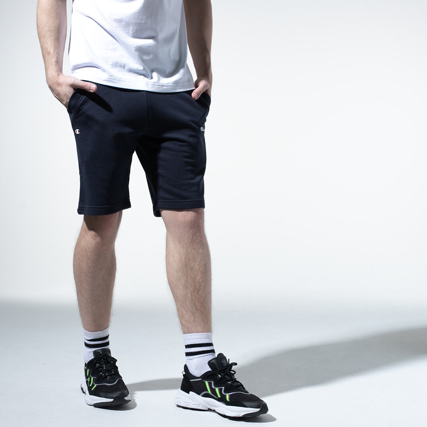 Femei pantaloni scurți CHAMPION PANTALONI SCURȚI LOGO SHORTS 215497BS501 Bleumarin