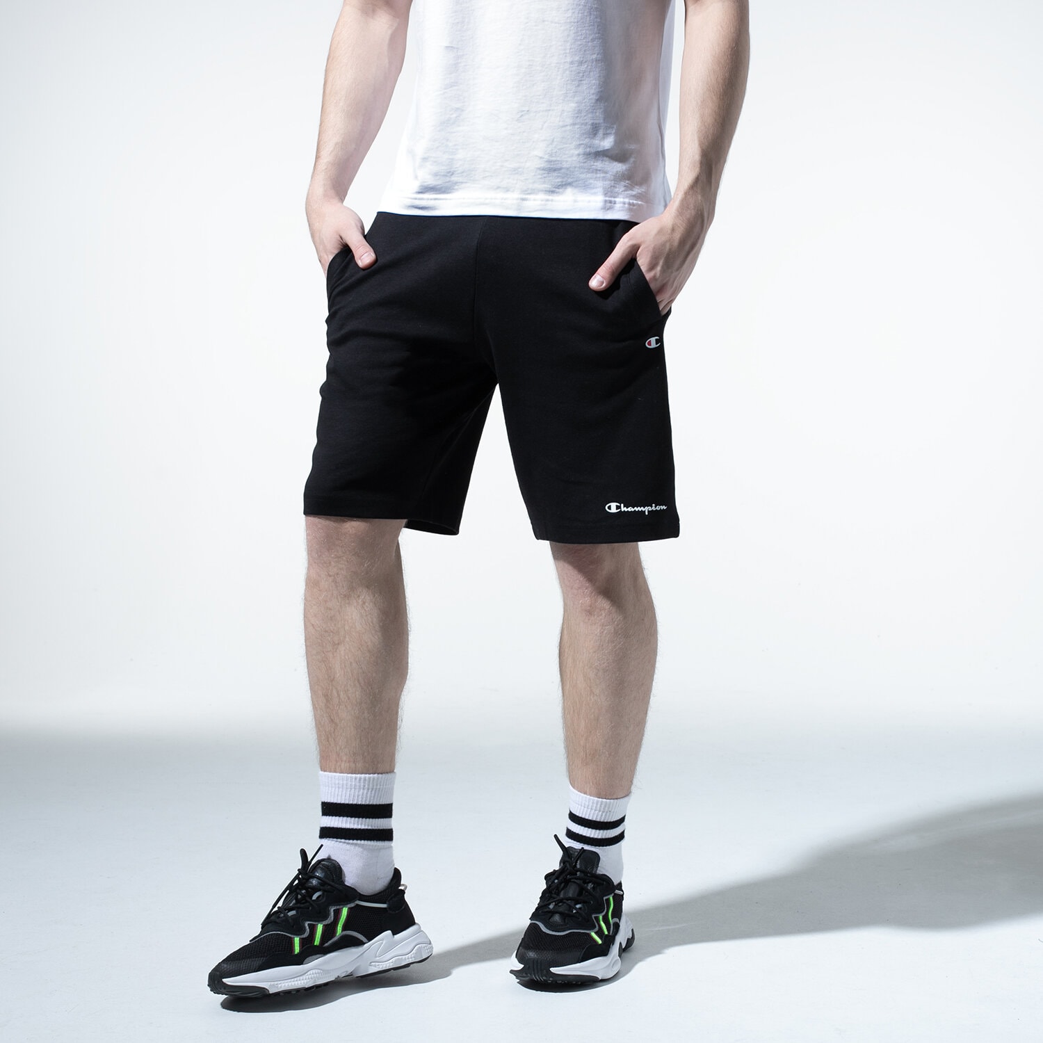 Femei pantaloni scurți CHAMPION PANTALONI SCURȚI BASIC SHORTS 214539KK001 Negru