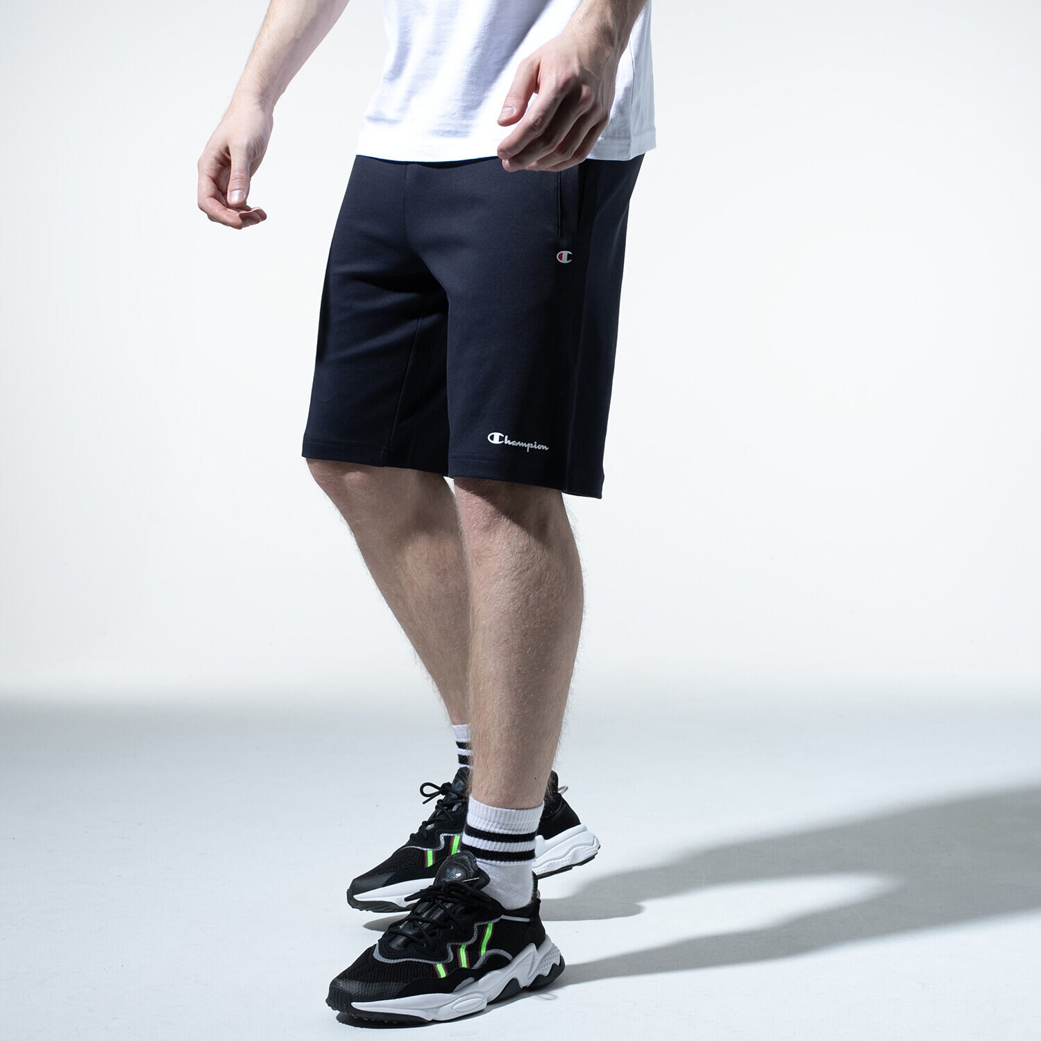 Femei pantaloni scurți CHAMPION PANTALONI SCURȚI BASIC SHORTS 214539BS501 Bleumarin
