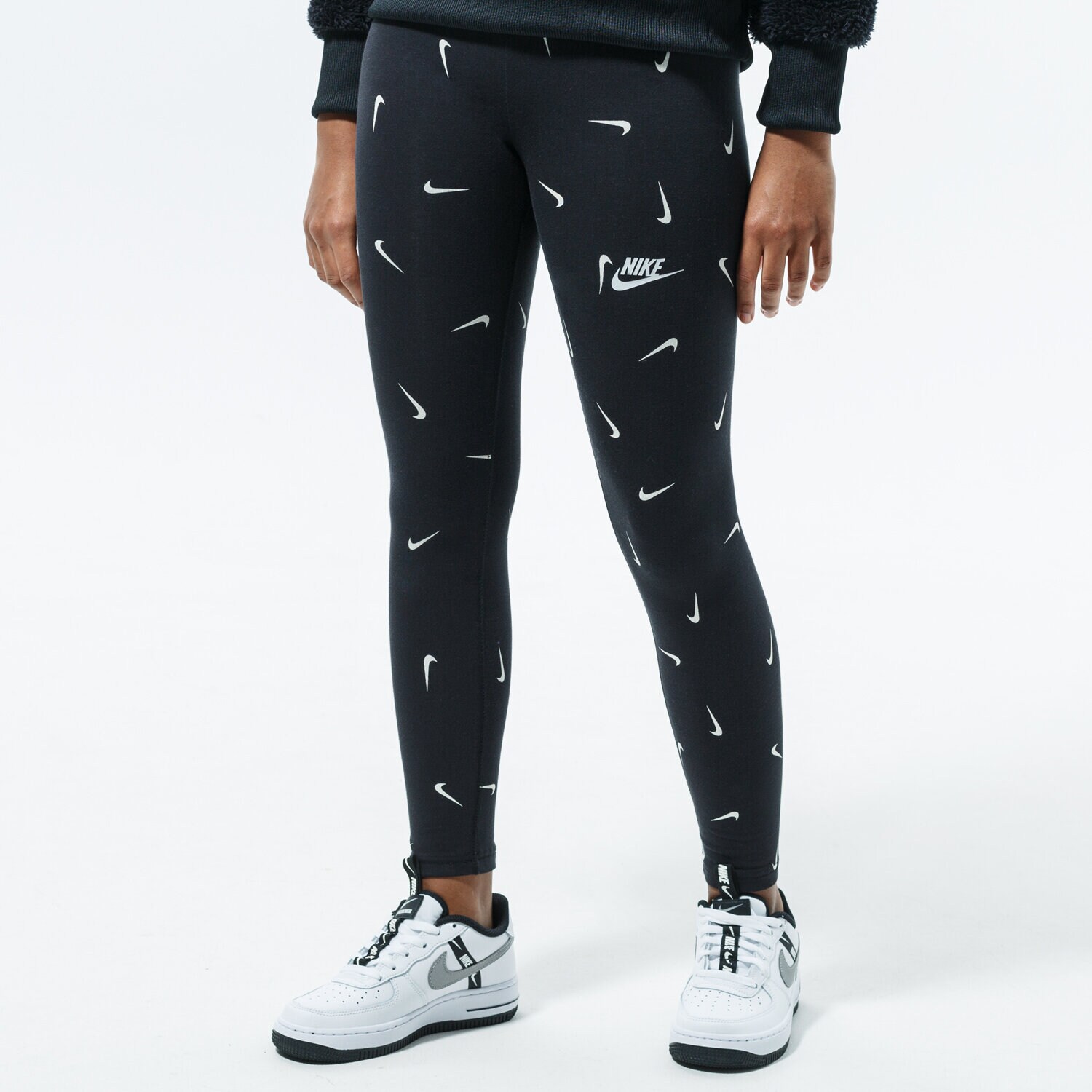 Pantaloni pentru copii NIKE COLANȚI SPORTSWEAR CU8337-010 Negru