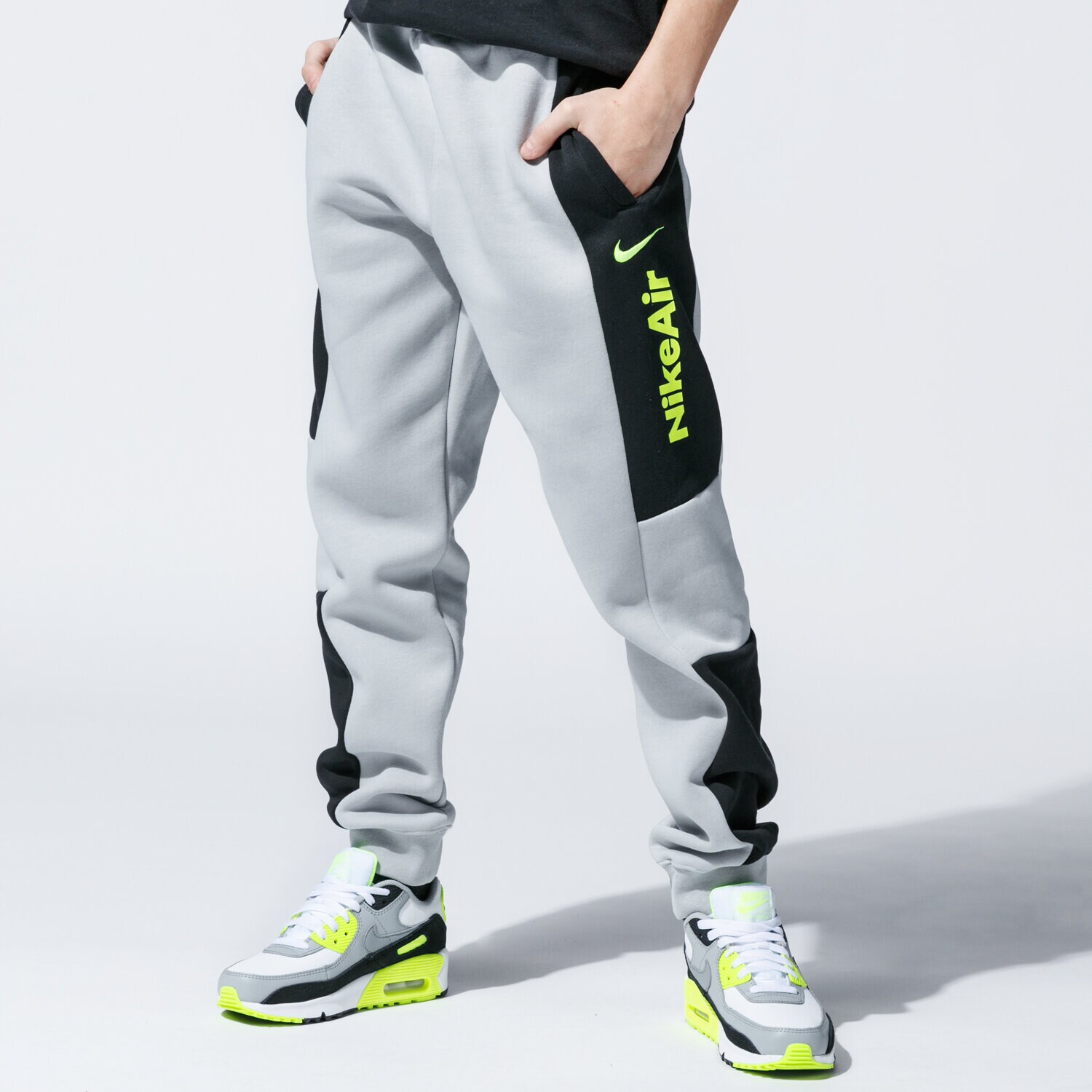 Pantaloni pentru copii NIKE PANTALONI  AIR CJ7857-077 Gri