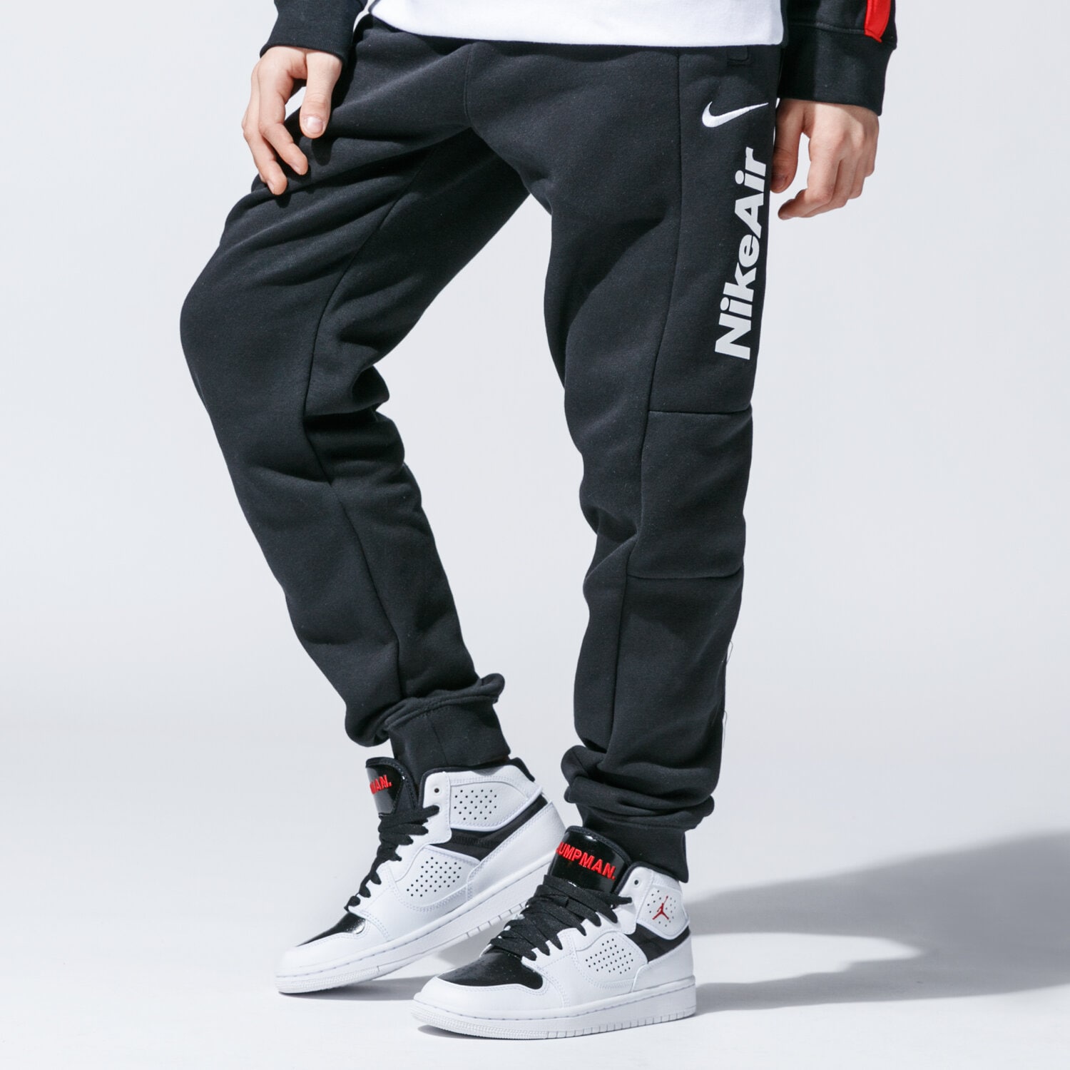 Pantaloni pentru copii NIKE PANTALONI  AIR CJ7857-012 Negru