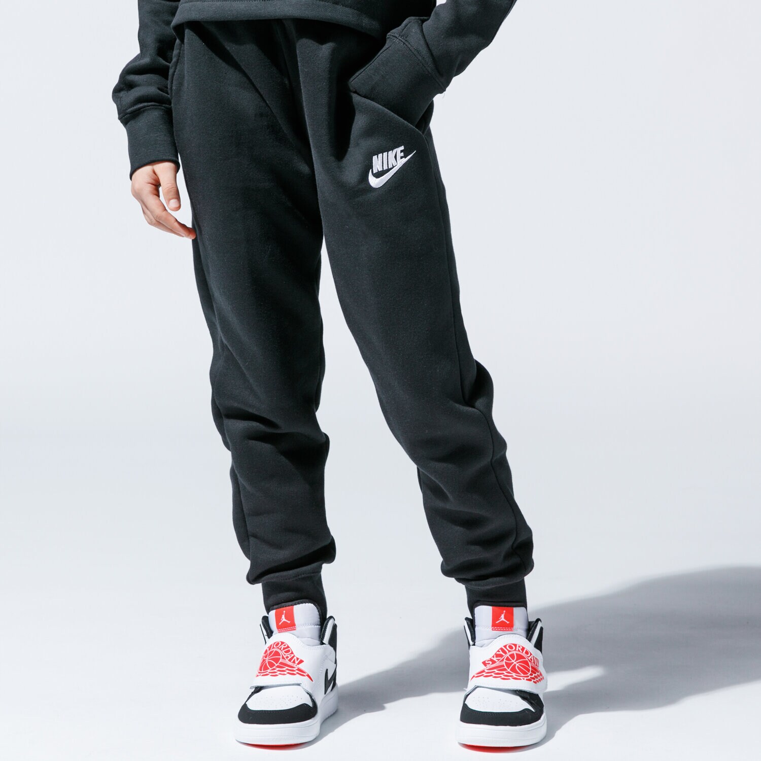 Pantaloni pentru copii NIKE PANTALONI  SPORTSWEAR GIRL BV2720-010 Negru