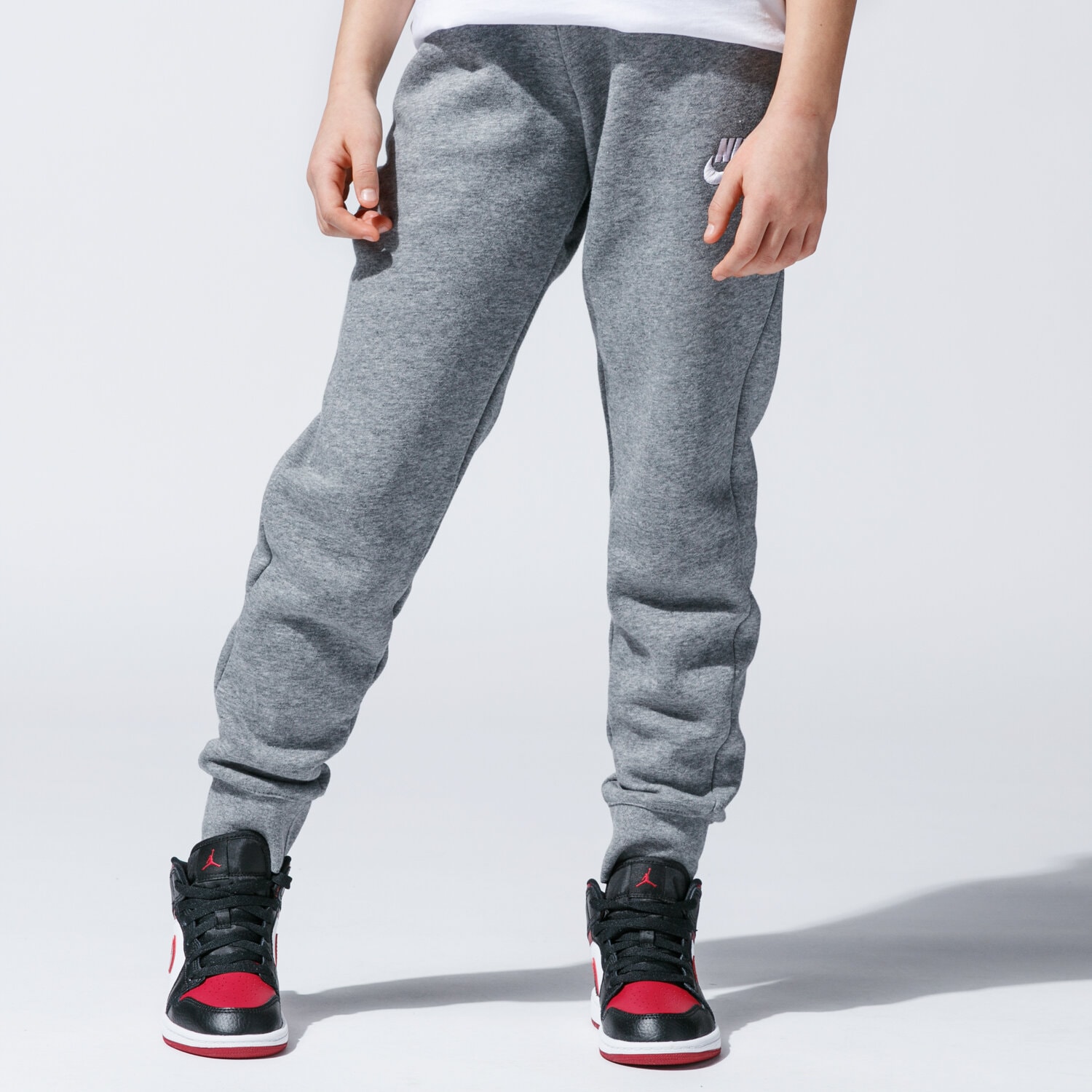 Pantaloni pentru copii NIKE PANTALONI  SPORTSWEAR GIRL BV2720-091 Gri