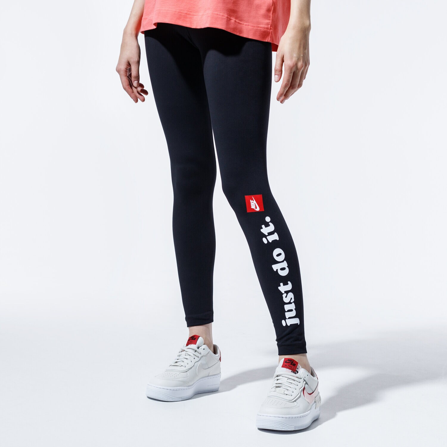 Femei pantaloni NIKE COLANȚI W NK SS RUNWAY CJ1994-010 Negru