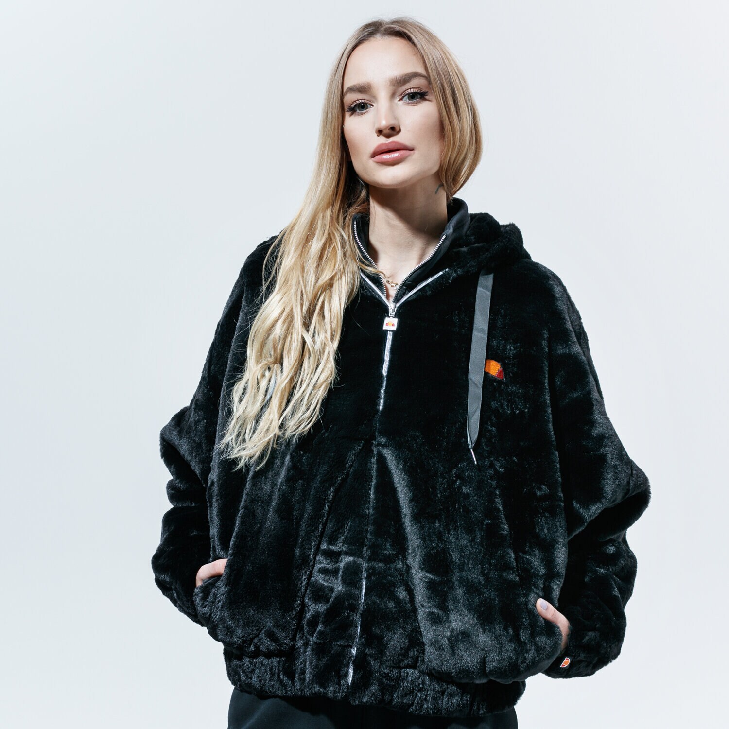 Femei bluză ELLESSE BLUZĂ CU GLUGĂ GIOVANNA SGG03783BLACK Negru