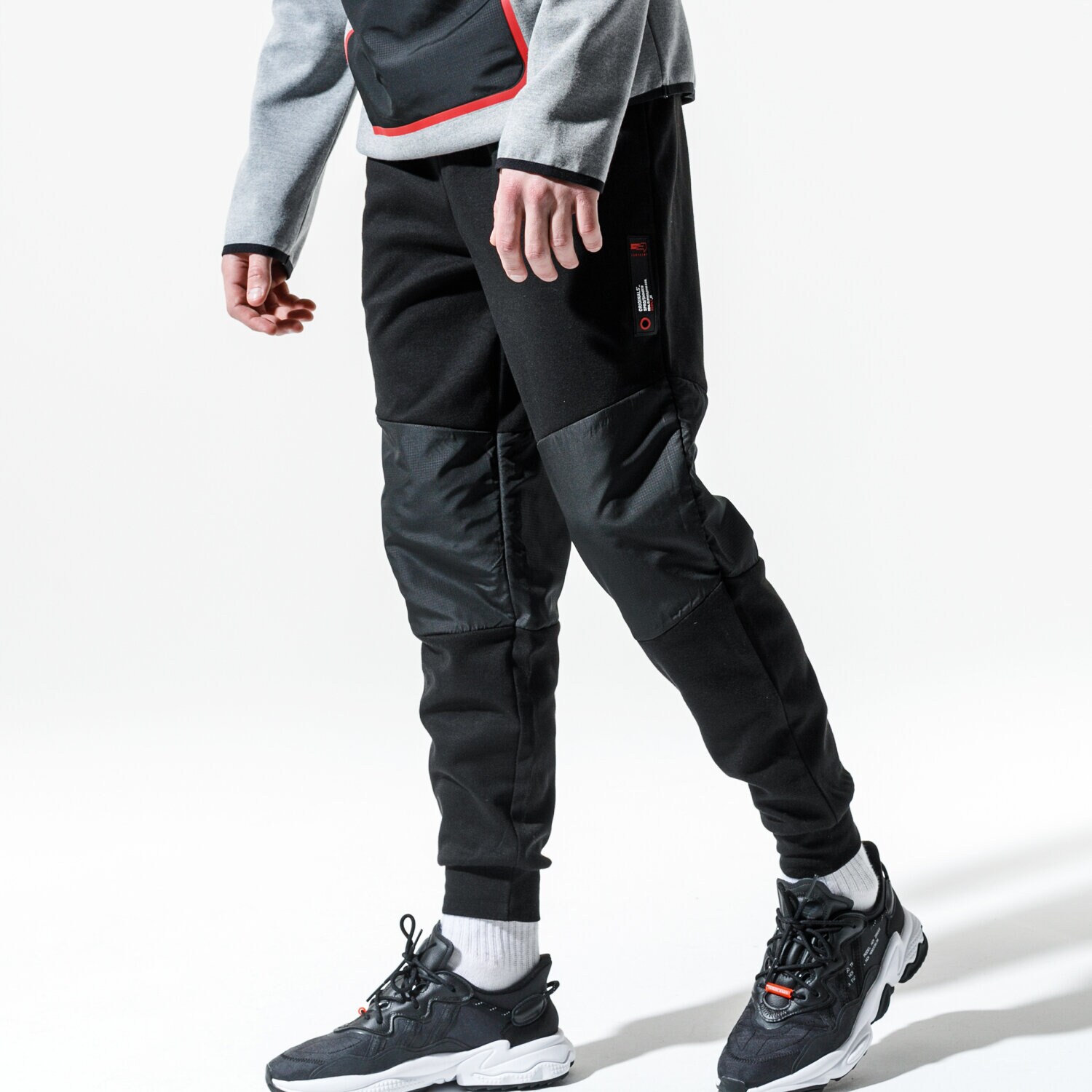 Bărbați pantaloni CONFRONT PANTALONI  CLEGANE CF120SPM34001 Negru