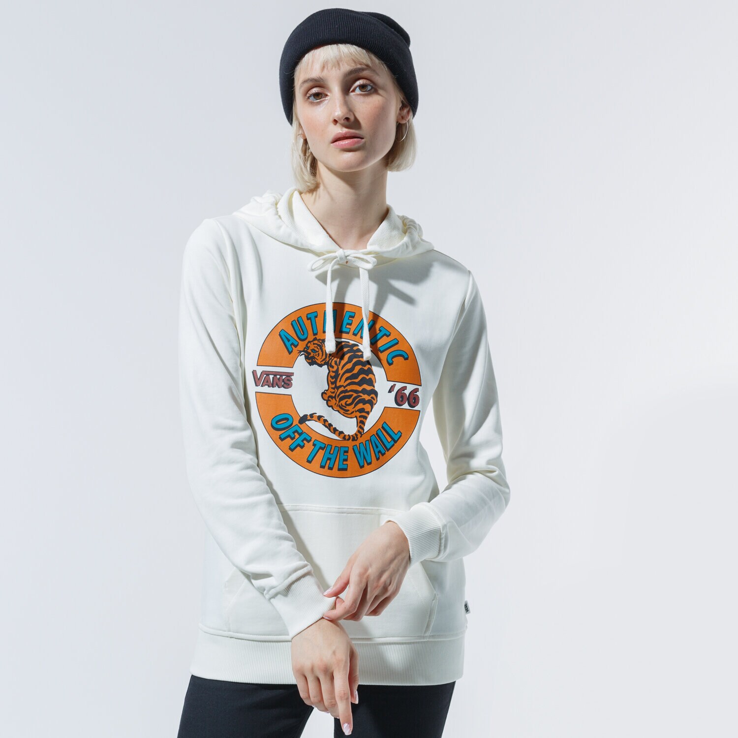 Femei bluză VANS BLUZĂ CU GLUGĂ CHARRA HOODIE VN0A53OTFS81 Alb