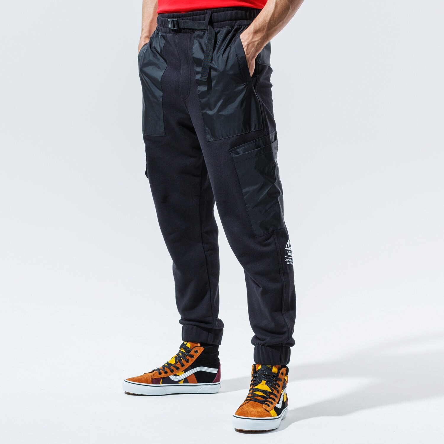 Bărbați pantaloni VANS PANTALONI 66 SUPPLY FLEECE PANT VN0A4TS5BLK1 Negru