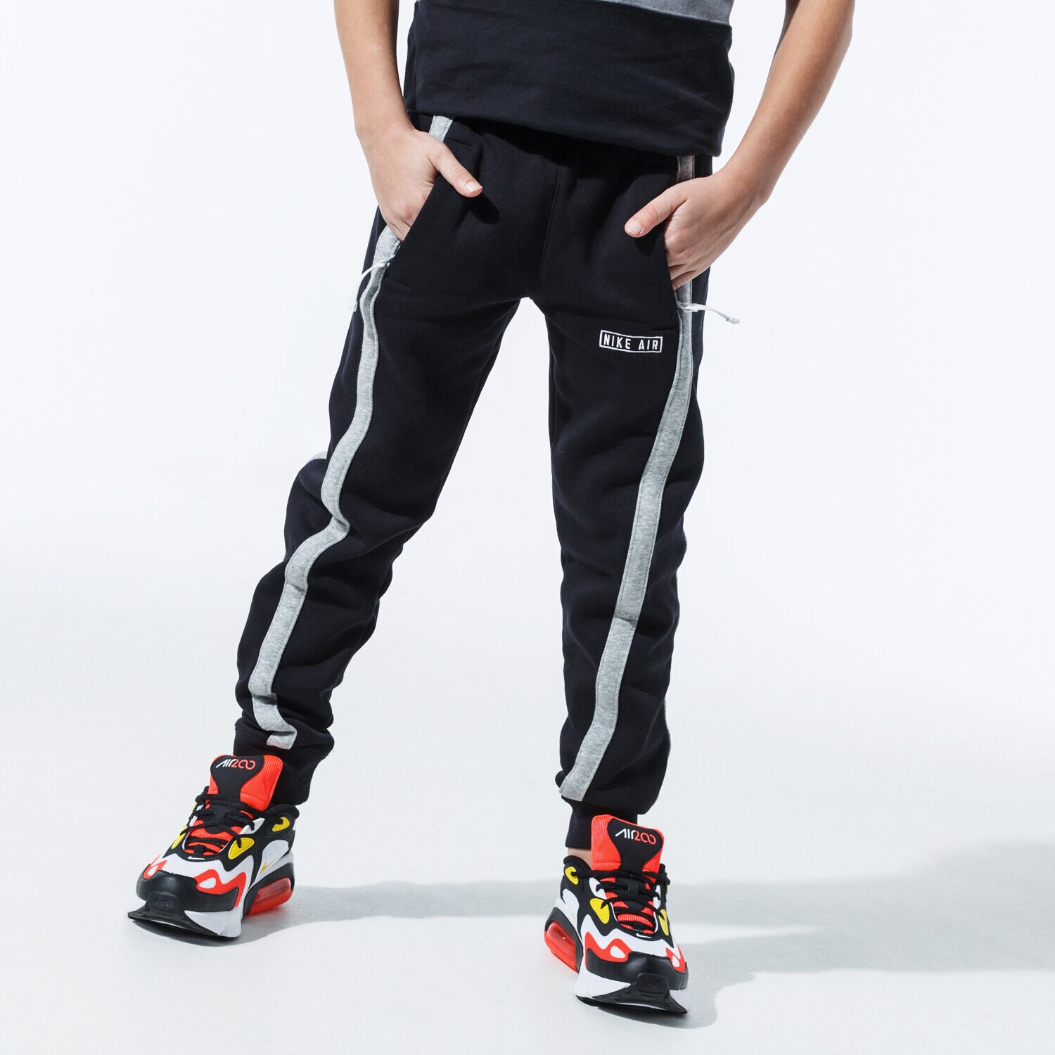 Pantaloni pentru copii NIKE PANTALONI  B NIKE AIR PANT BV3598-011 Negru