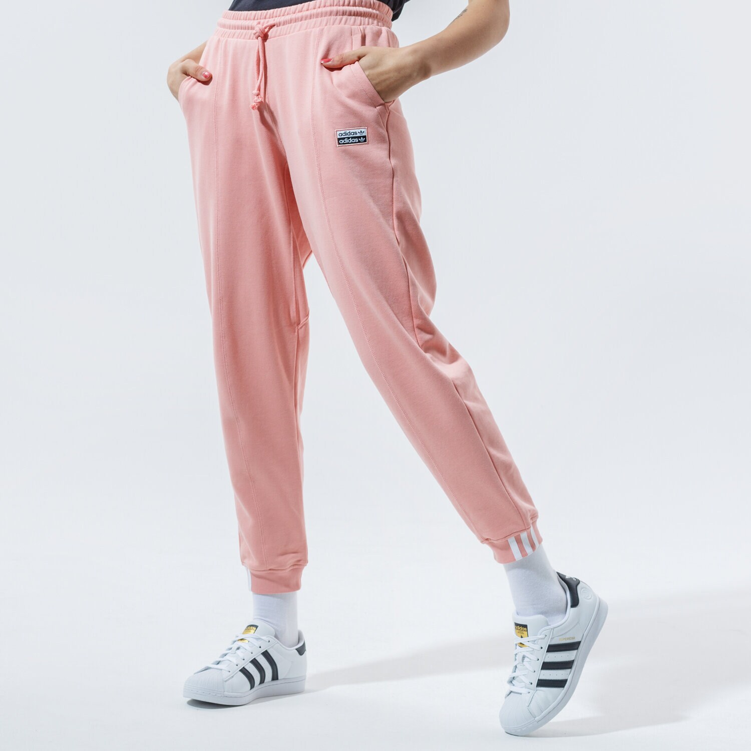 Femei pantaloni ADIDAS PANTALONI  REGULAR JOGGER GD3094 Roz