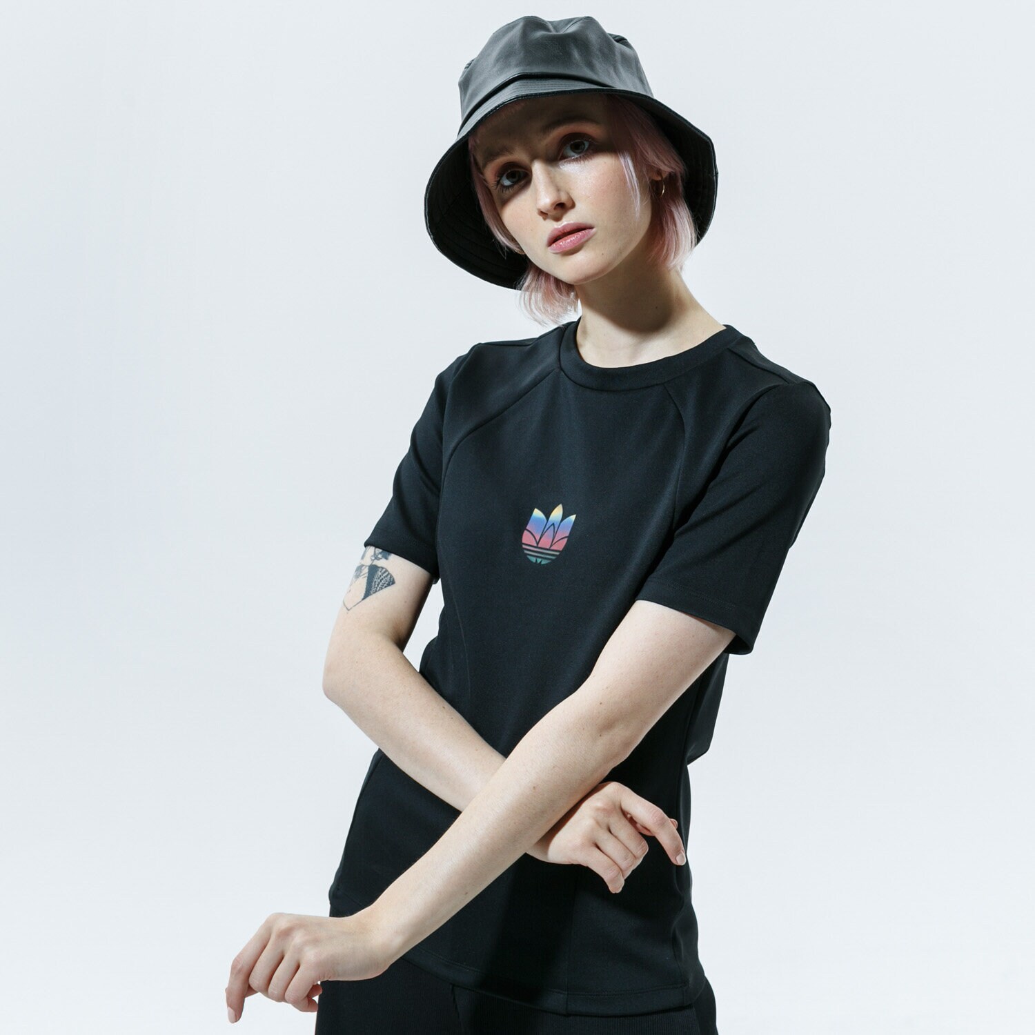 Femei tricou ADIDAS TRICOU TEE GD2266 Negru
