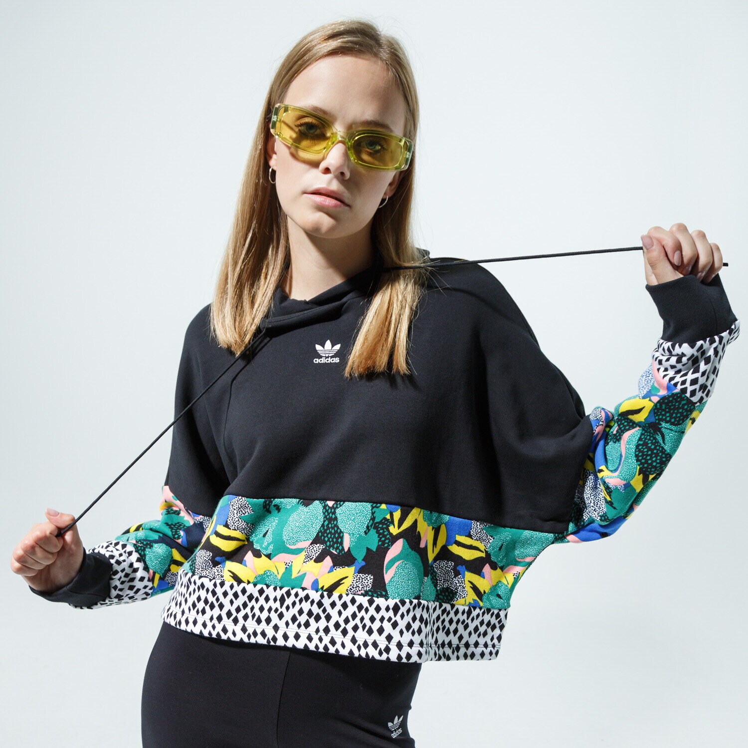 Femei bluză ADIDAS BLUZĂ CU GLUGĂ CROPPED HOODIE GC6850 Negru