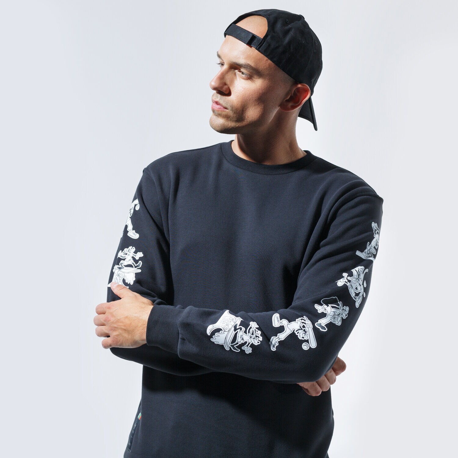 Bărbați bluză ADIDAS BLUZĂ GOOFY CREW GD6025 Negru