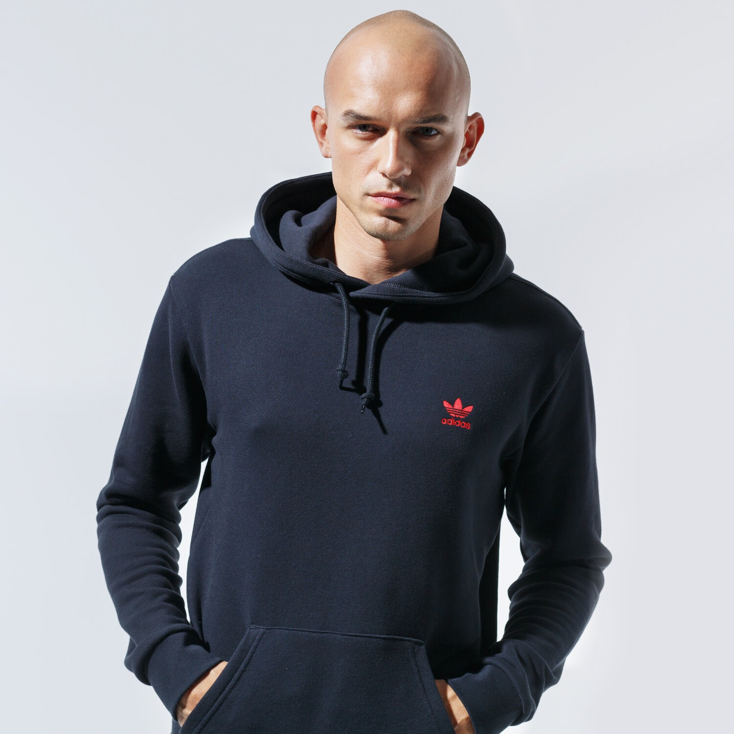Bărbați bluză ADIDAS BLUZĂ CU GLUGĂ ESSENTIAL HOODY GD2570 Negru