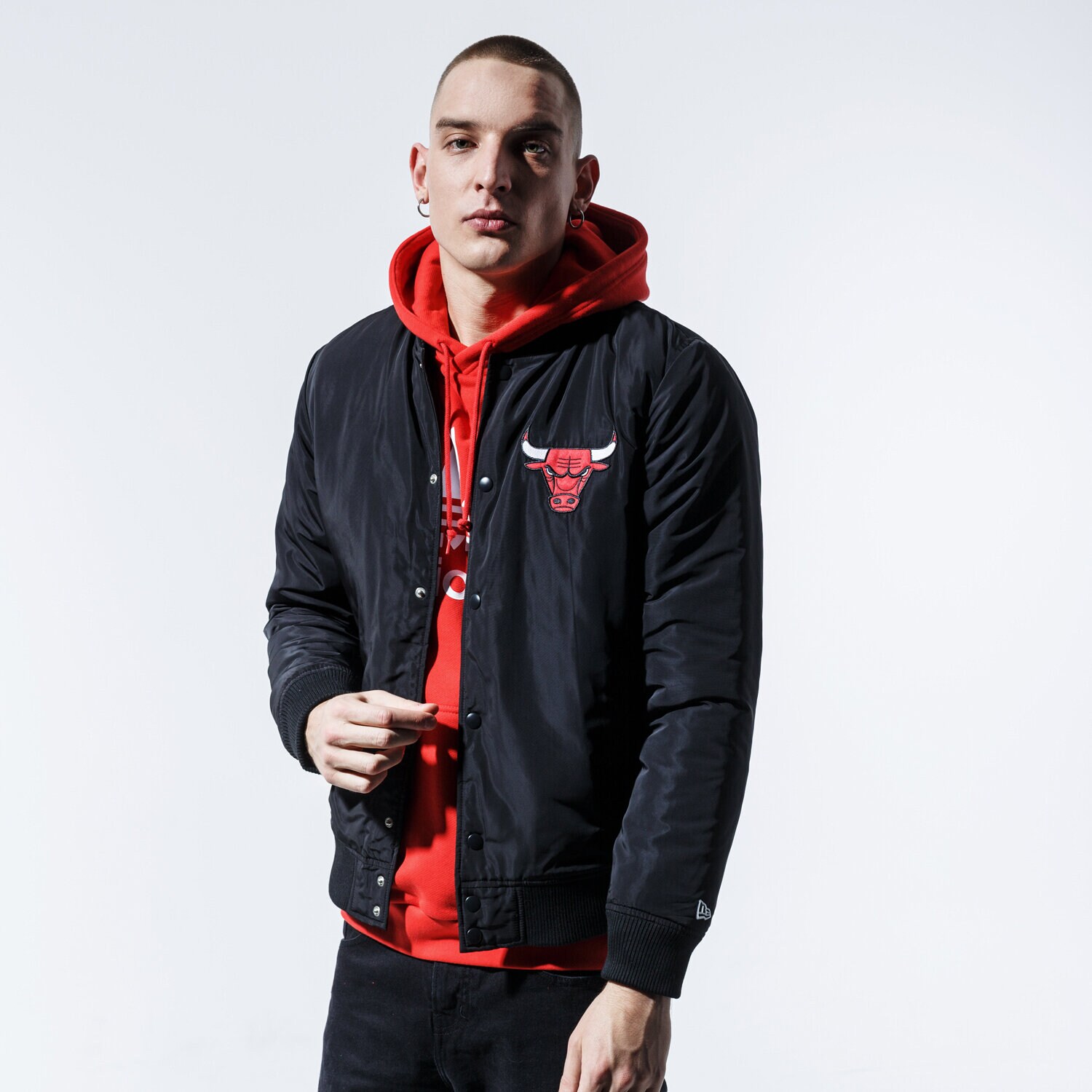 Bărbați eacă de iarnă NEW ERA JACHETĂ NBA TEAM LOGO BULLS CHICAGO BULLS BLK 12123895 Negru
