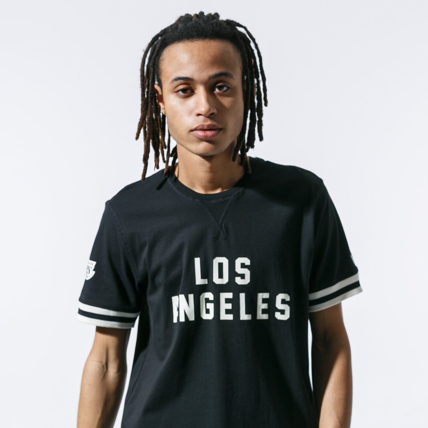 Bărbați tricou NEW ERA TRICOU NBA WORDMARK TEE LAKERS LOS ANGELES LAKERS BL 12123883 Negru