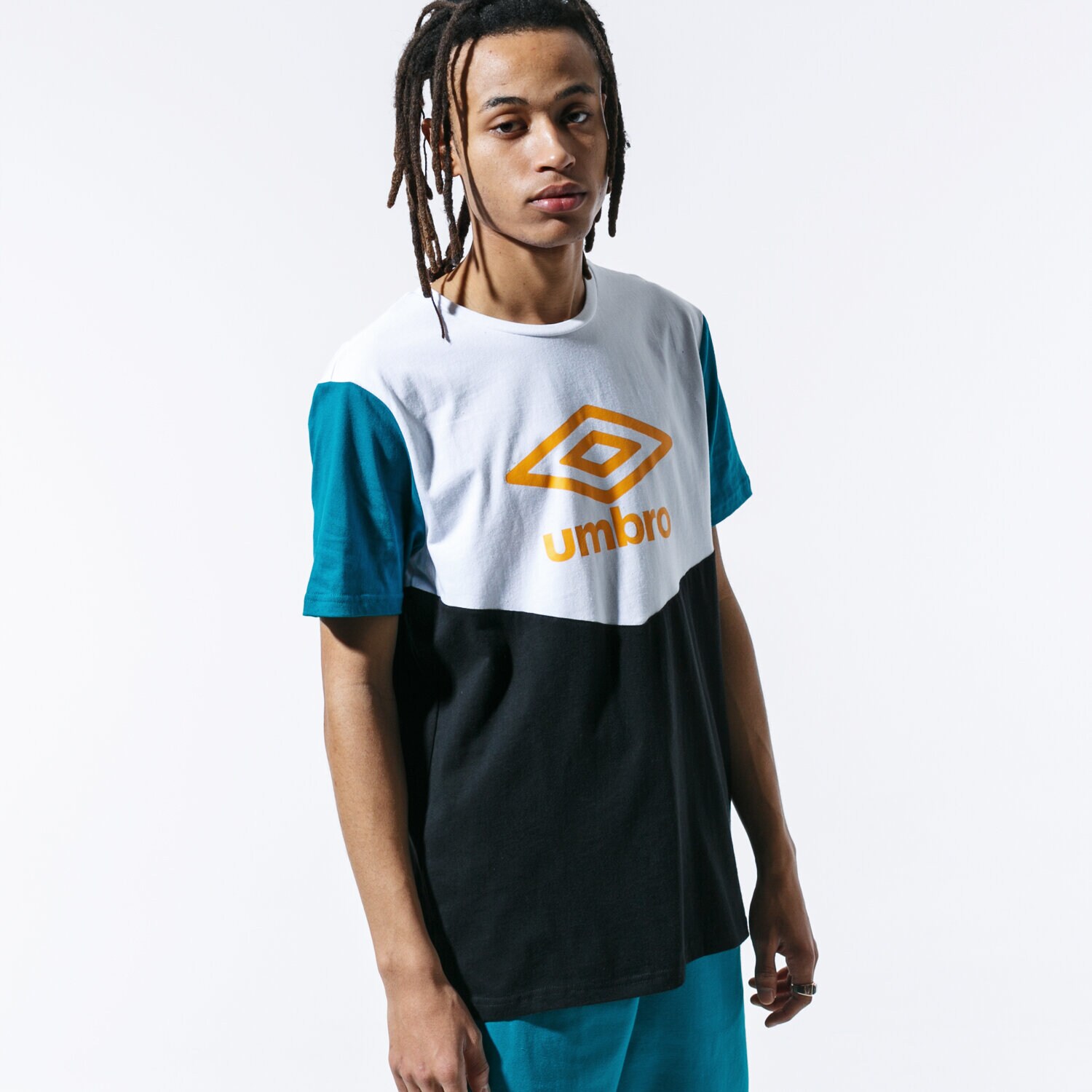 Bărbați tricou UMBRO TRICOU RETRO COLORBLOCK TEE BLK UL39TSM83002 Negru
