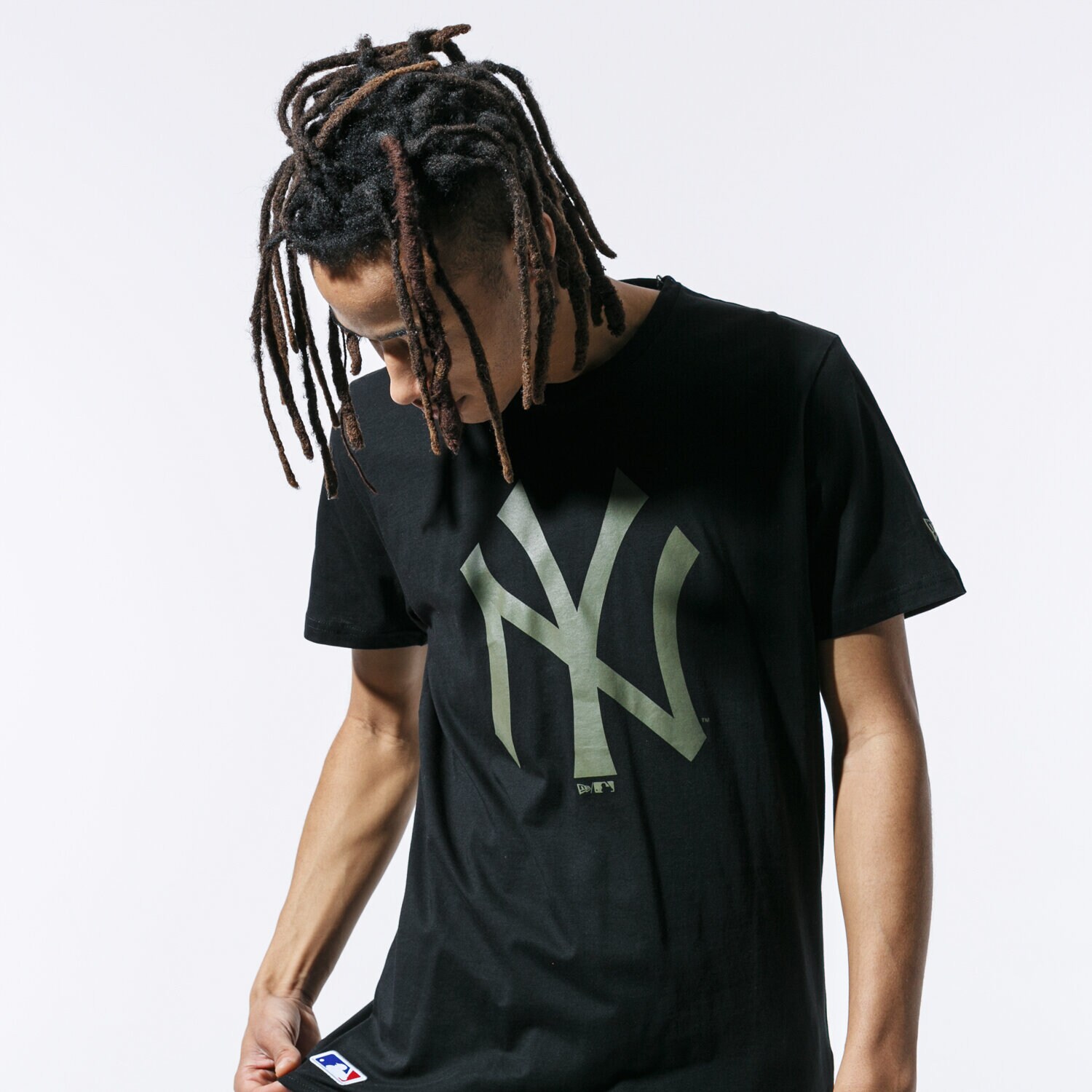 Bărbați tricou NEW ERA TRICOU MLB TEE BLKHAKI NEW YORK YANKEES BLKNOV 12123934 Negru