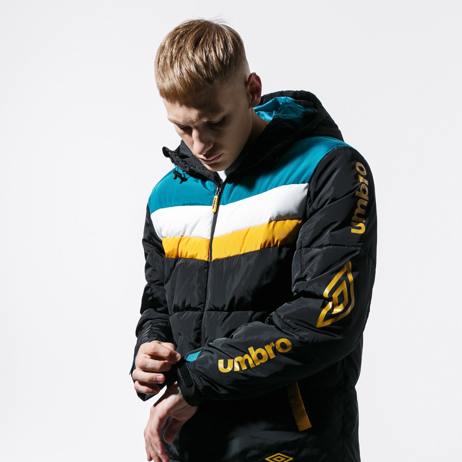 Bărbați eacă de iarnă UMBRO JACHETĂ DE IARNĂ RETRO JKT UL39KUM81001 Negru
