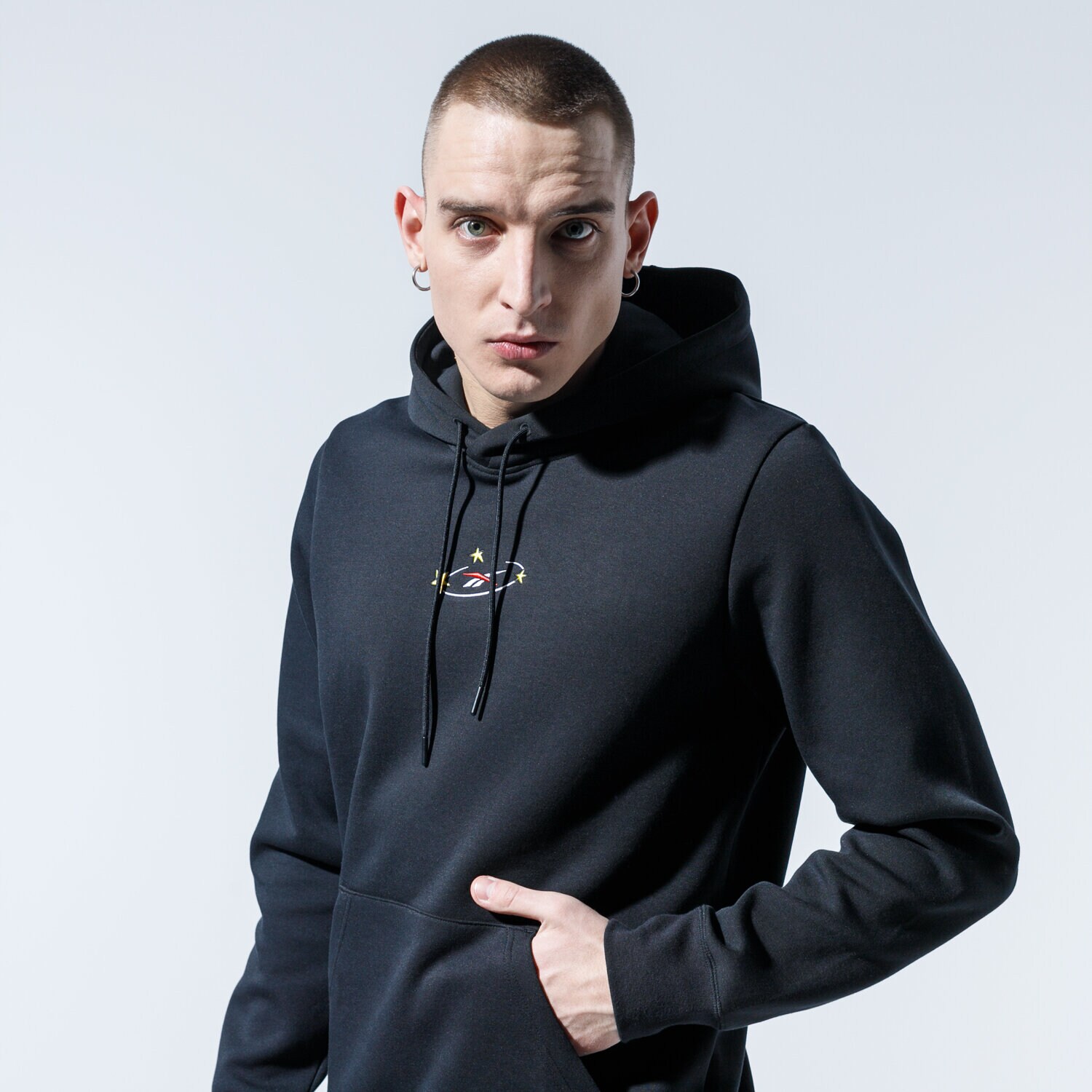 Bărbați bluză REEBOK BLUZĂ CU GLUGĂ TJ HOODY 1 GJ0473 Negru