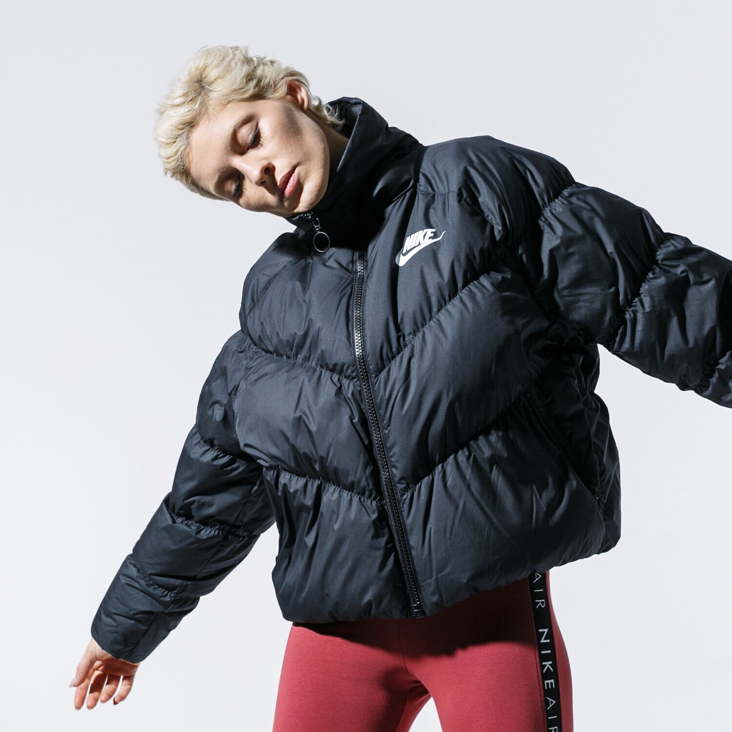 Femei geacă de iarnă NIKE JACHETĂ W NSW DWN FILL JKT STMT BV2879-010 Negru