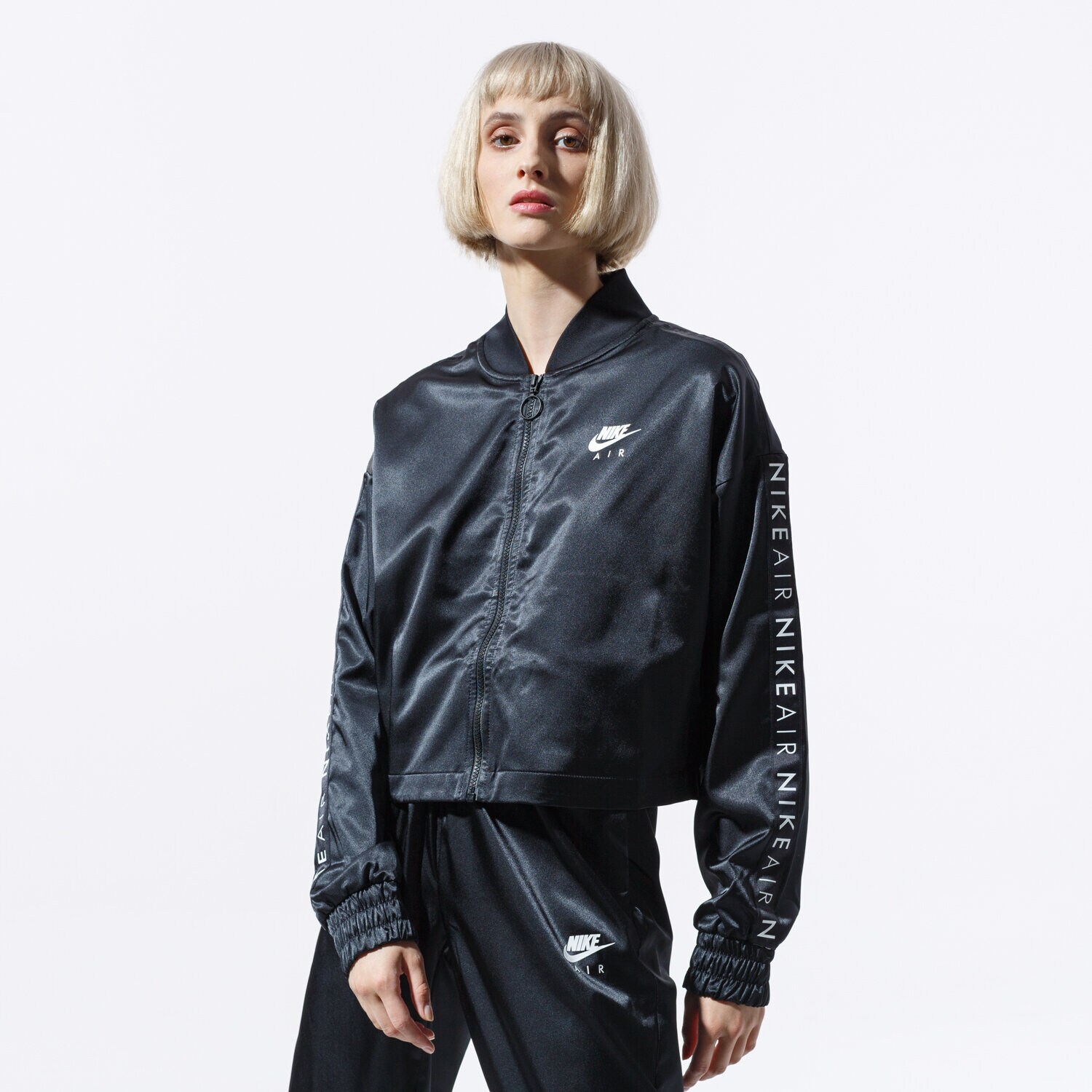 Femei geacă de iarnă NIKE JACHETĂ W NSW AIR TRK JKT SATIN BV4779-010 Negru