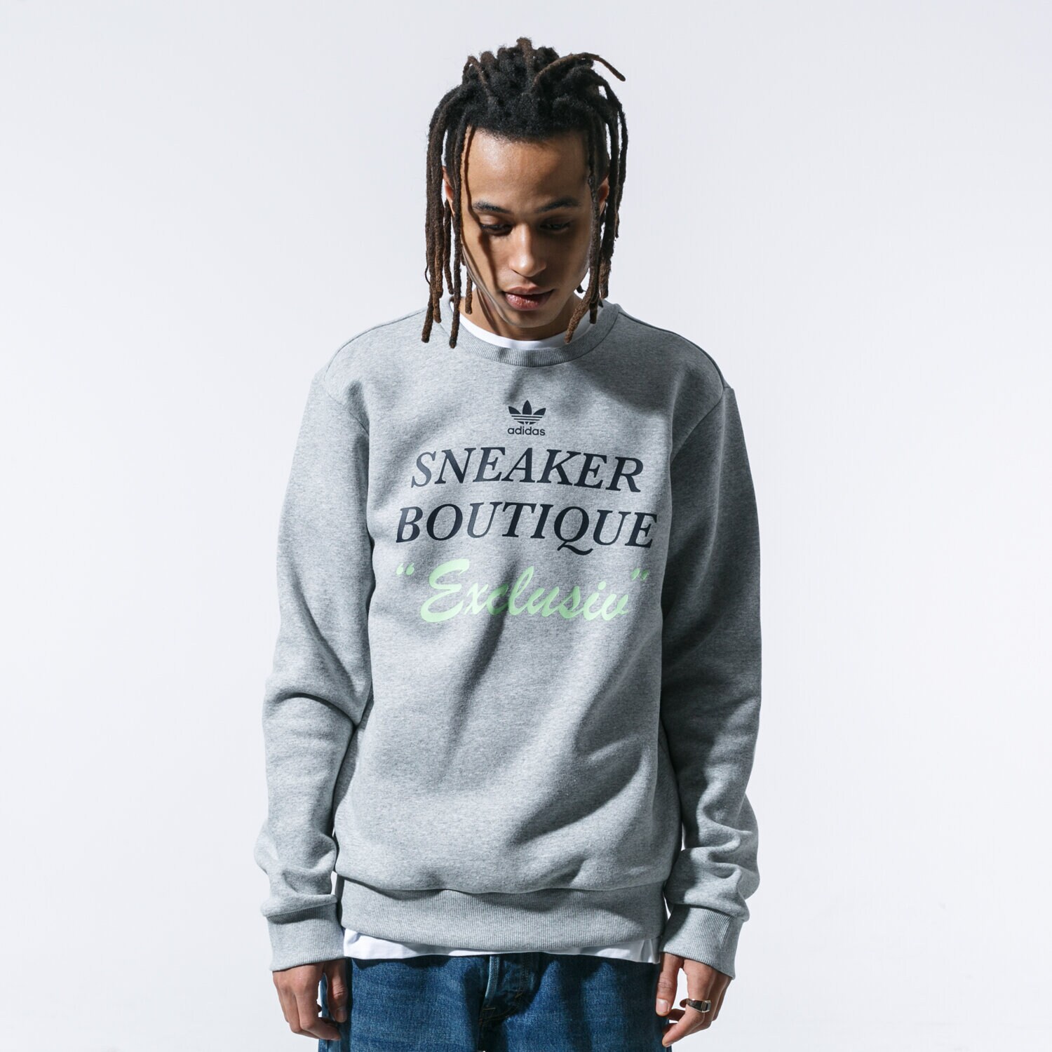 Bărbați bluză ADIDAS BLUZĂ SNEAKER BOUTIQUE CREW GJ9813 Gri