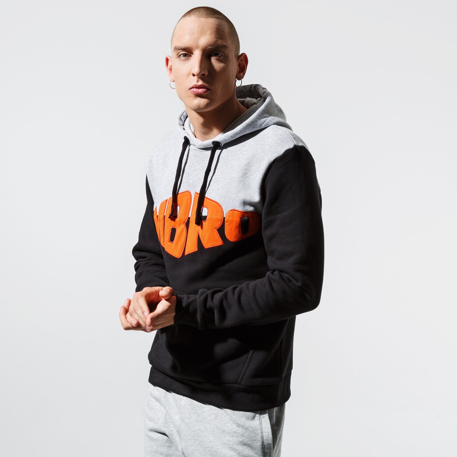 Bărbați bluză UMBRO BLUZĂ CU GLUGĂ CLASSIC HOODY UL39BLM88001 Negru