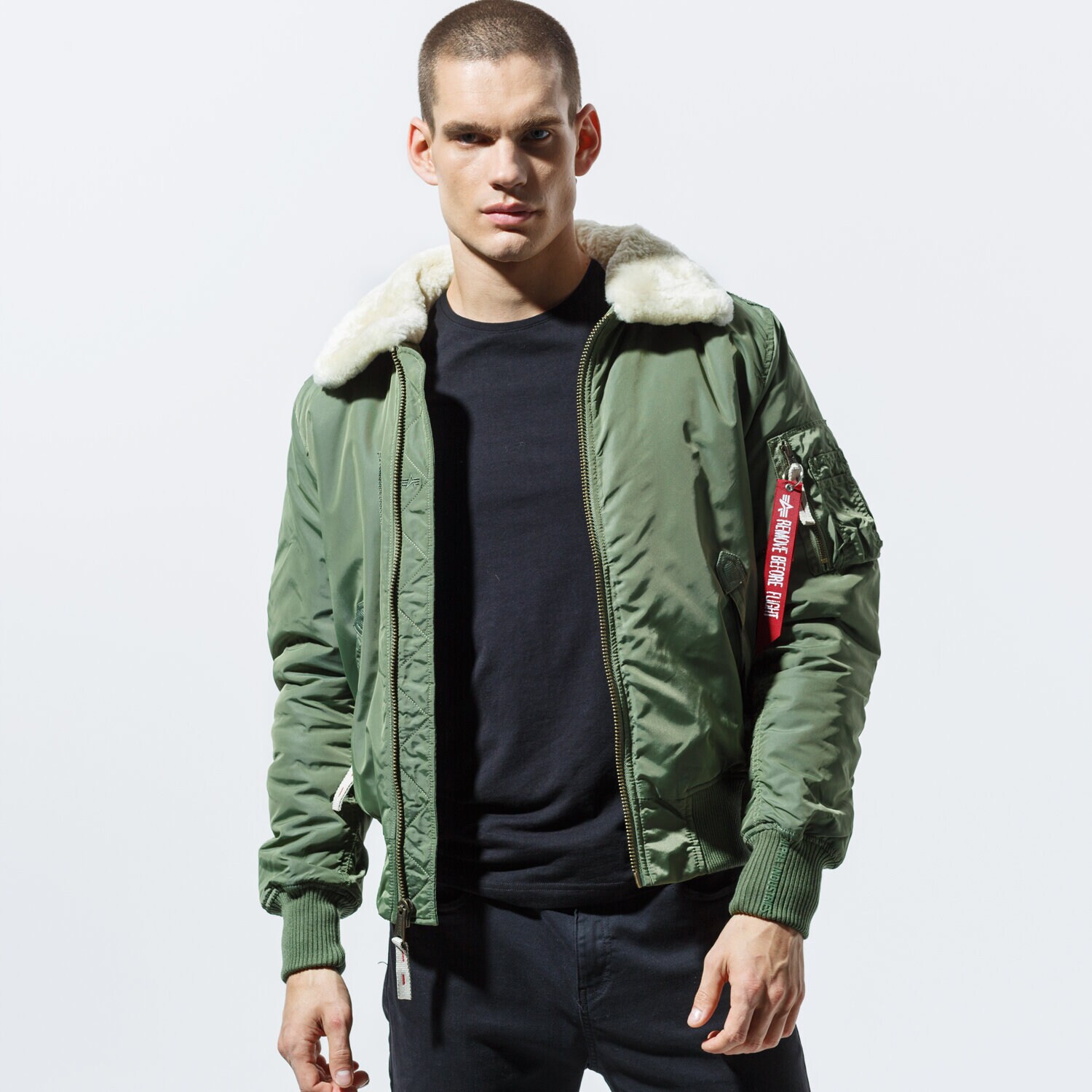 Bărbați eacă de iarnă ALPHA INDUSTRIES JACHETĂ DE IARNĂ INJECTOR III 14310401 Kaki