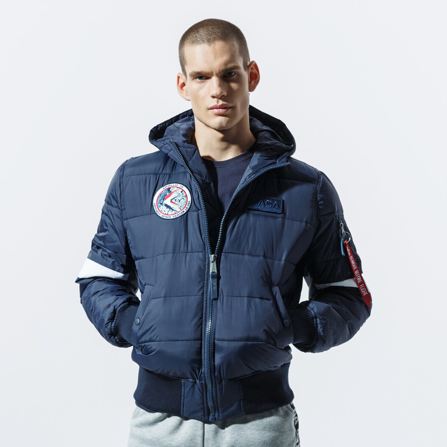 Bărbați eacă de iarnă ALPHA INDUSTRIES JACHETĂ DE IARNĂ HOODED PUFFER FD NASA 19812107 Bleumarin