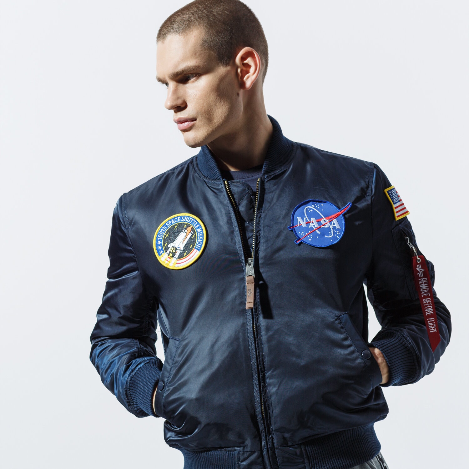 Bărbați eacă de iarnă ALPHA INDUSTRIES JACHETĂ DE IARNĂ MA-1 VF NASA 16610707 Bleumarin