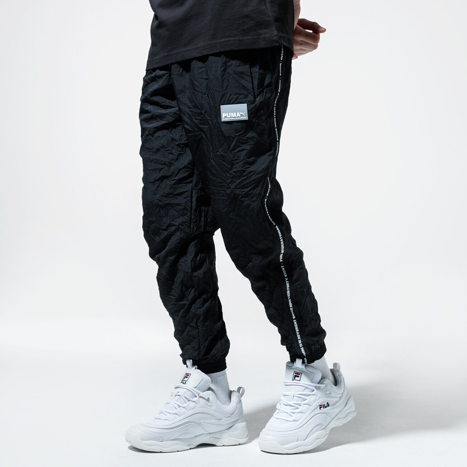 Bărbați pantaloni PUMA PANTALONI  AVENIR WOVEN PANTS 59646101 Negru