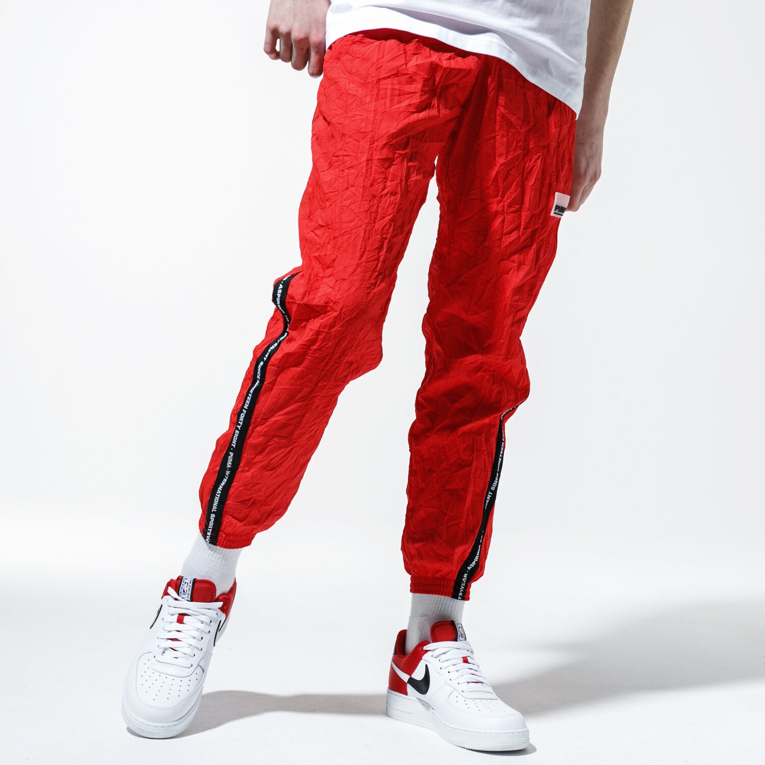 Bărbați pantaloni PUMA PANTALONI AVENIR WOVEN PANTS 59646111 Roșu