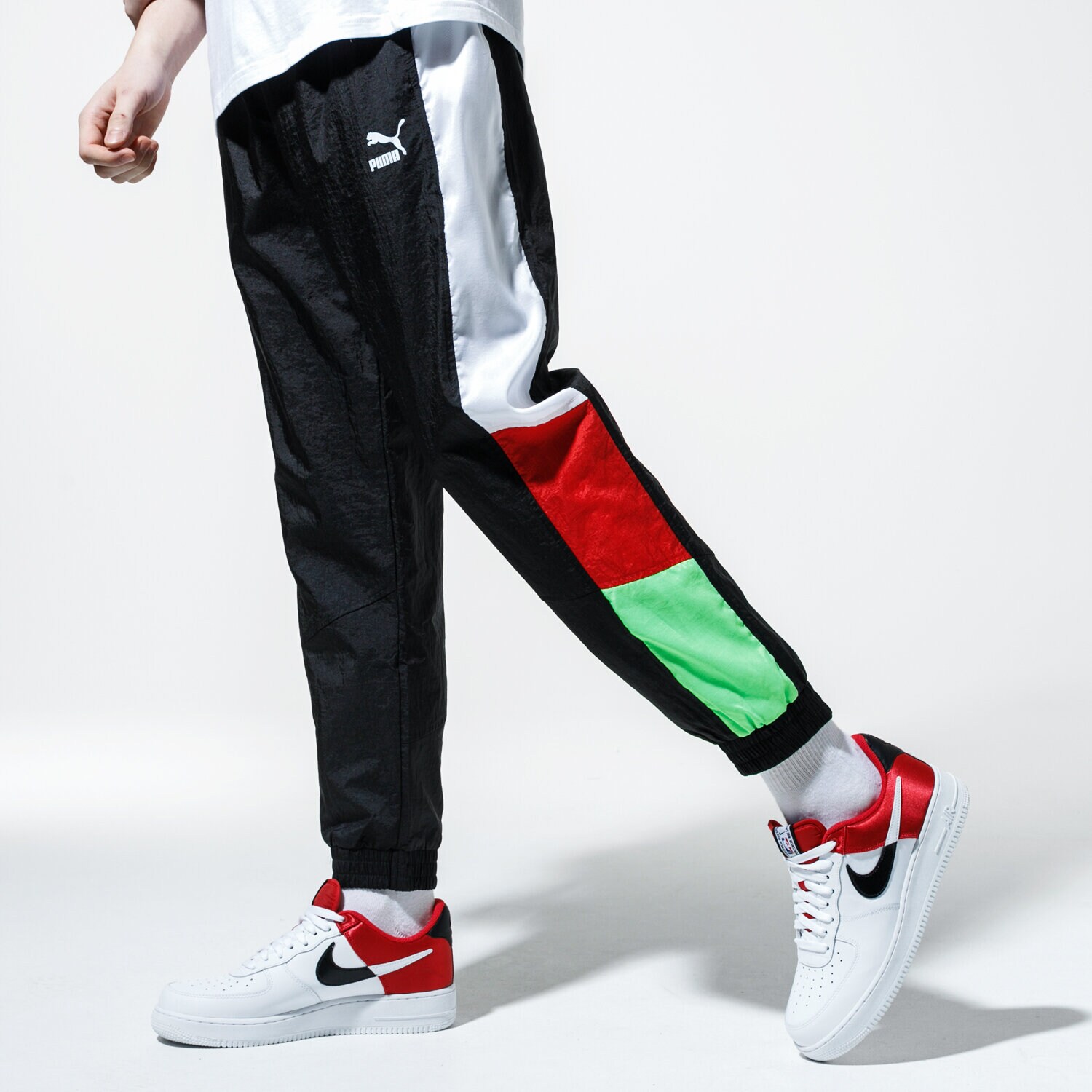 Bărbați pantaloni PUMA PANTALONI  TFS OG TRACK PANTS 59647451 Negru