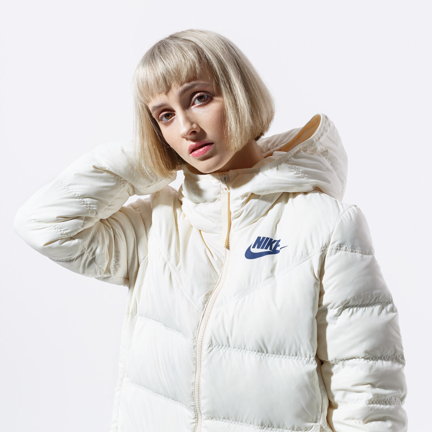 Femei geacă de iarnă NIKE JACHETĂ W NSW WR DWN FILL PRKA RUS AQ0019-110 Alb