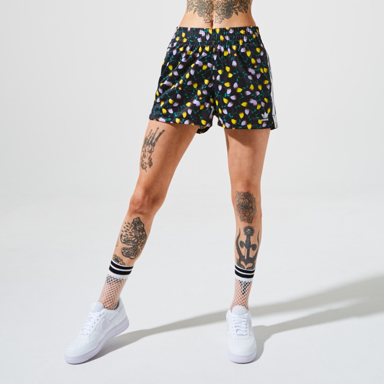 Femei pantaloni scurți ADIDAS PANTALONI SCURȚI AOP SHORTS FL4111 Mulicolor