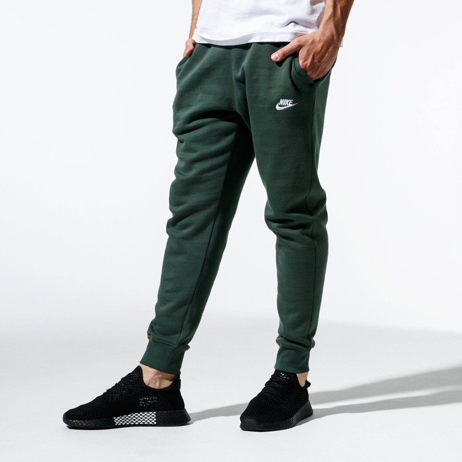 Bărbați pantaloni NIKE PANTALONI  SPORTSWEAR CLUB FLEECE BV2671-370 Kaki