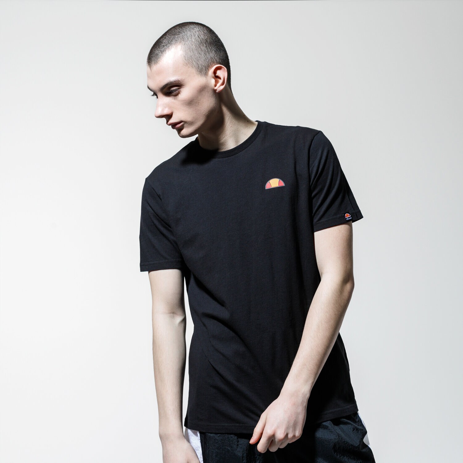 Bărbați tricou ELLESSE TRICOU KOSI SHE09994BLACK Negru