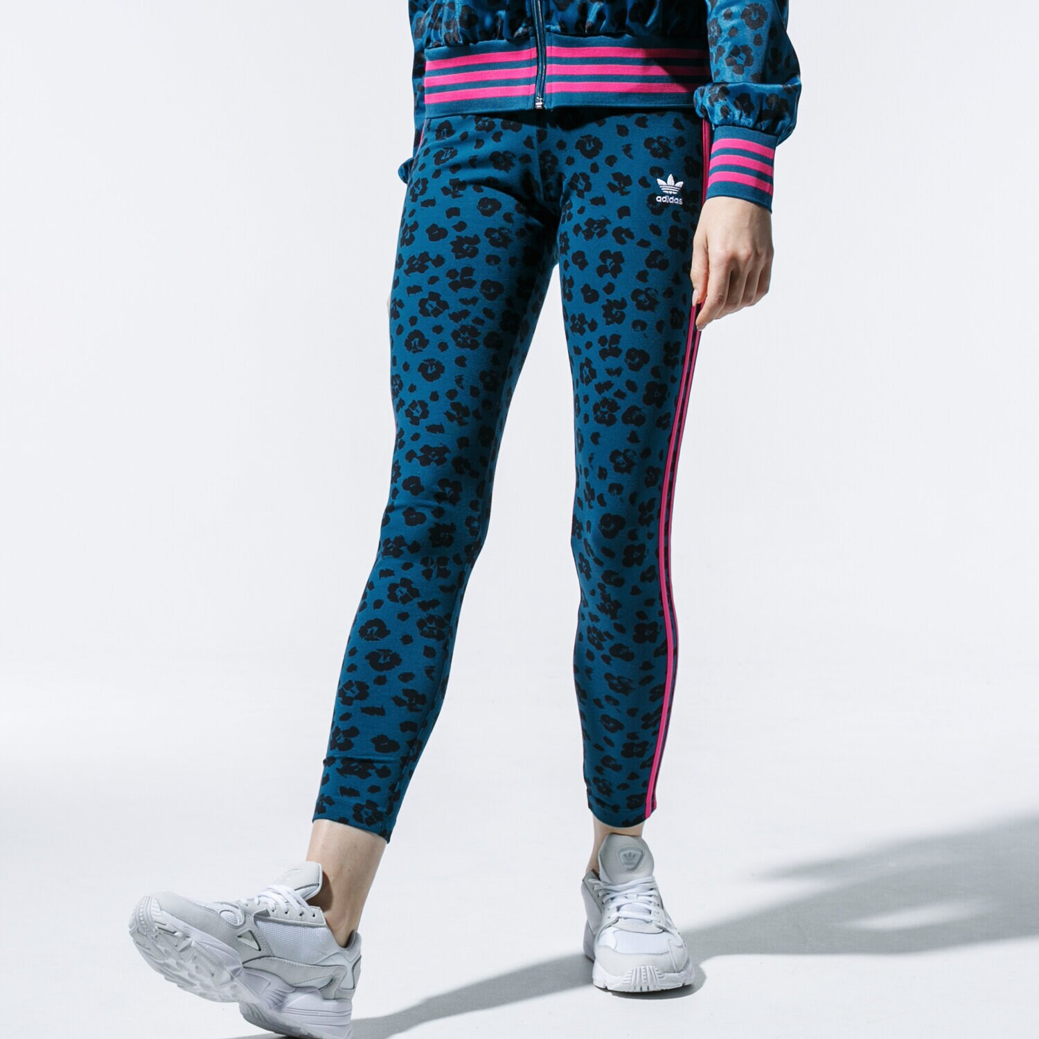 Femei pantaloni ADIDAS COLANȚI AOP TIGHTS ED4763 Mulicolor