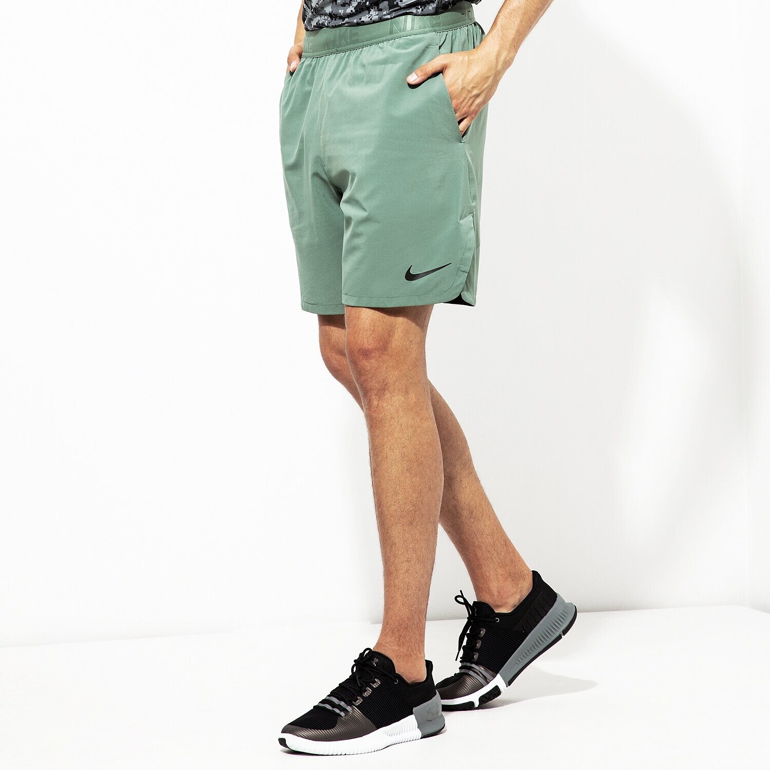 Femei pantaloni scurți NIKE PANTALONI SCURȚI M NK FLX SHORT VENT MAX 2.0 886371-365 Verde