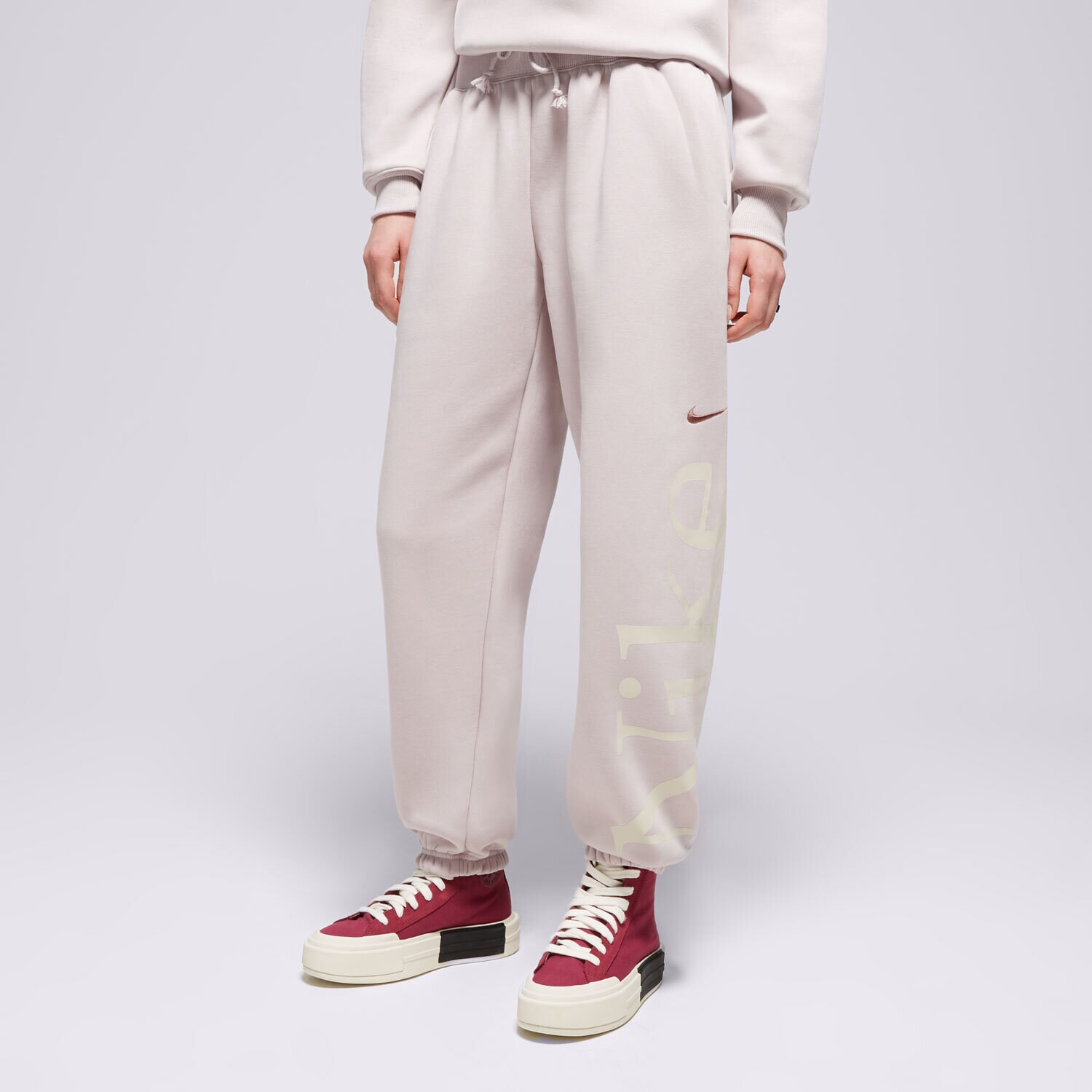 Femei pantaloni NIKE PANTALONI  W NSW PHNX FLC OS LOGO SWTPNT FN2552-019 Violet