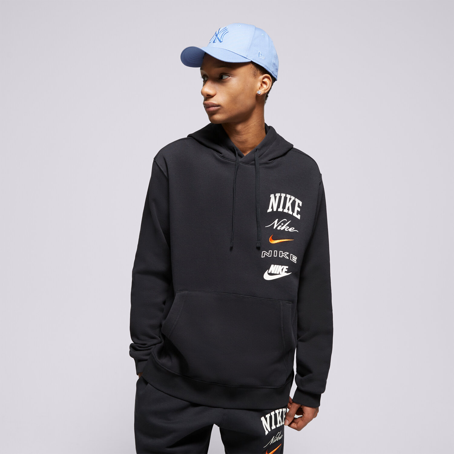 Bărbați bluză NIKE BLUZĂ CU GLUGĂ M NK CLUB BB PO HDY STACK GX FN2634-010 Negru
